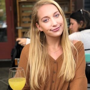 Meet your Posher, Emily